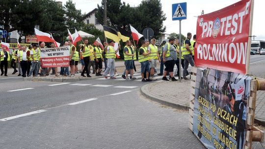 Rolnicy z Pomorza grzmią: To żółta kartka dla rządu. Pierwszy protest po żniwach