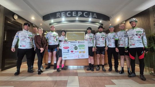 Jadą rowerami z Zakopanego na Hel. Chcą pomóc Madzi i Józiowi