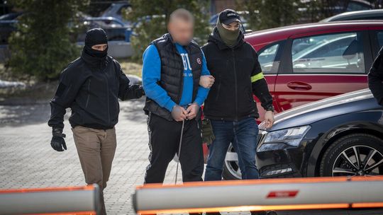 Rozbili gang złodziei luksusowych aut na Pomorzu. Sześć osób zatrzymanych