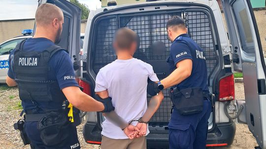 Rozbój pod Kościerzyną! 30-latek zaatakował znajomego i zabrał mu 1800 zł