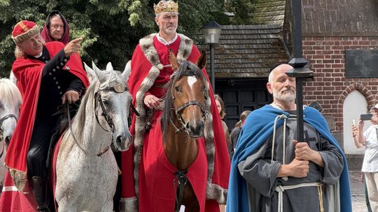 Rycerze, Wielki Mistrz i średniowieczna twierdza.  Barwny koniec oblężenia Malborka