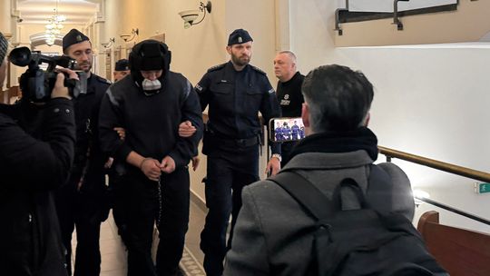 Sąd o kolejne trzy miesiące przedłużył areszt dla nożownika z Ustki