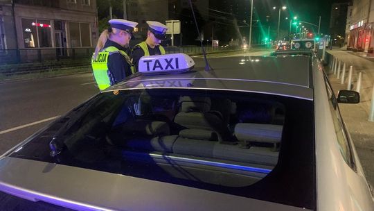 Sądna noc dla przewozów na aplikację w Gdańsku. Policja skontrolowała 364 pojazdy