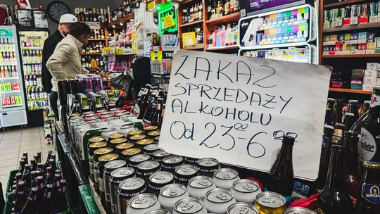 Koniec sprzedaży alkoholu po 22. Sejm zadecydował.