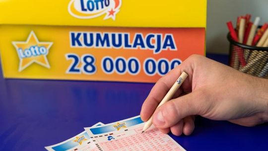 Seniorzy masowo kupują zakłady Lotto. Powodem informacja o podwyżce