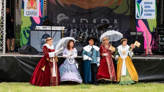 Seniorzy z Gdańska „opanowali” Długi Targ i park św. Barbary