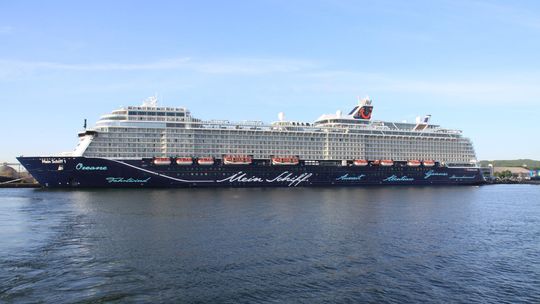 Port Gdynia,Mein Schiff 1