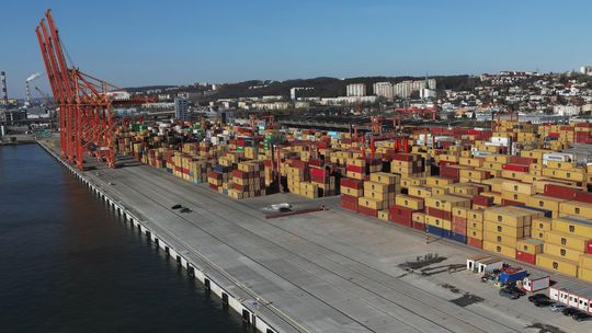 Nabrzeże Helskie, Port Gdynia