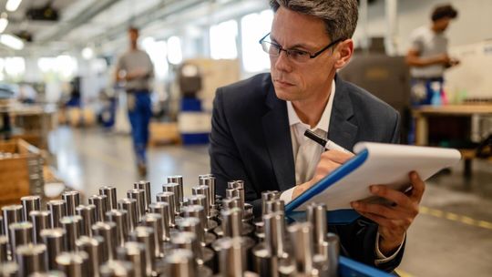 Skalowanie produkcji - jak uniknąć problemów przy zwiększaniu wydajności?