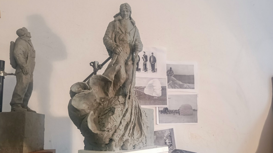 Skoczył z ponad 1000 metrów. W Rumi powstanie pomnik niezwykłego pilota