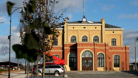 Skończył się czas na remont dworca kolejowego w Chojnicach. Miasto nalicza kary za zwłokę 