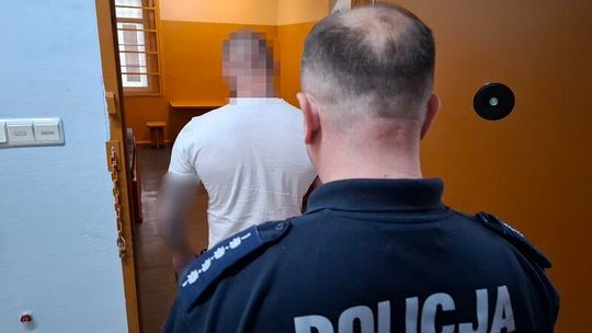 Słoiki pełne narkotyków. Ponad 3 kg substancji w mieszkaniu w Lęborku