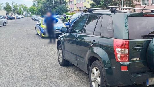 Słupsk: Ojciec i syn pijani za kierownicą. Parkowali to samo auto