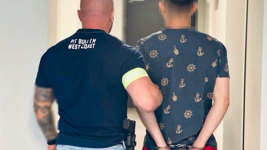 Słupsk. W mieszkaniu ukrywał sprzęt skradziony z firmy, w której pracował i ponad pół kg marihuany