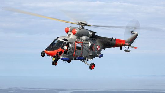 Akcja ratunkowa na Bałtyku. Śmigłowiec Marynarki Wojennej ewakuował pasażera z promu