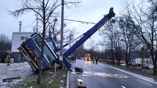 Sopot: Przewrócił się dźwig! Aleja Niepodłegłości zablokowana