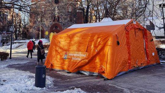 Sopot i Kościerzyna stawiają ogrzewane namioty. To schronienie przed silnym mrozem Sopot stawia ogrzewany namiot. To schronienie przed mrozem