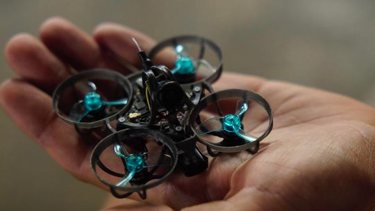 Sport przyszłości w Conradinum. Widowiskowe wyścigi dronów w Gdańsku