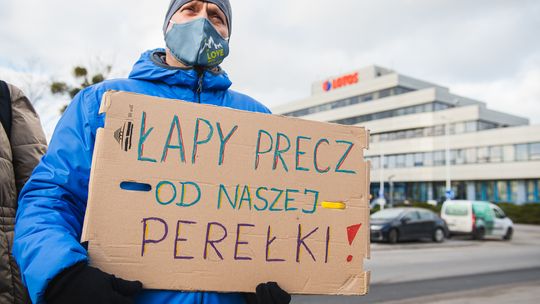 protest pracowników pod siedzibą Lotosu w Gdańsku