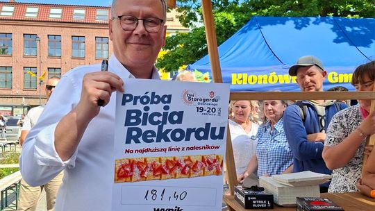 W Starogardzie Gdańskim pobito rekord w układaniu w linii naleśników z dżemem