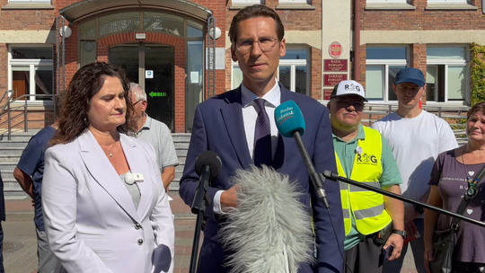 Kacper Płażyński i Dorota Arciszewska-Mielewczyk podczas kontroli poselskiej w Starogardzie Gd.