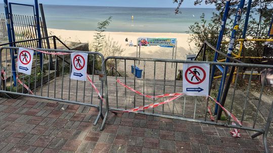 Stegna: Nie zejdziecie na plażę i Bulwar Radiowej Jedynki, trwa przebudowa promenady