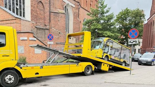 Strażnicy znów wzięli się na meleksy. 14 mandatów, holowanie i... ucieczka kierowcy