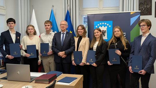 Studenci renomowanych uczelni odebrali stypendia starosty kartuskiego. Otrzymają 5,4 tys. zł