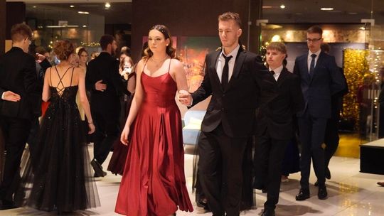 Studniówka gdańskiego Ekonomika. Maturzyści bawili się w hotelu Mercure