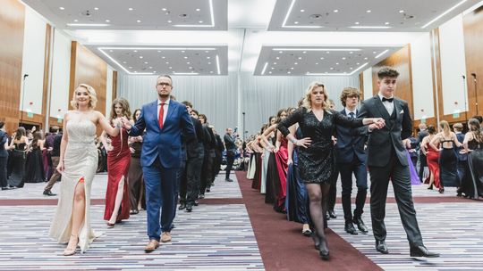 Studniówka XV LO w Gdańsku. Bal maturalny w sopockim Sheratonie