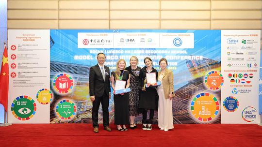 Julia Perlejewska i Zuzanna Jończyk na konferencji UNESCO w Hongkongu