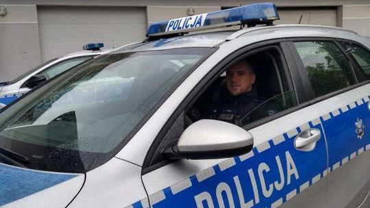 policjanci, którzy uratowali seniora w Gdyni