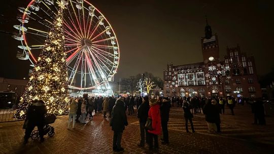 Świąteczne koło w Słupsku już się kręci! Startuje też Jarmark Bożonarodzeniowy