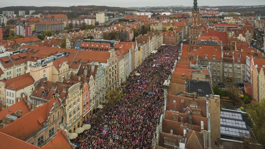 Święto Niepodległości. Tysiące gdańszczan wzięły udział w biało-czerwonej paradzie