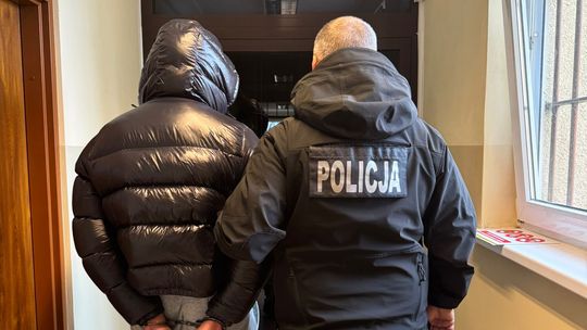 Szantażował go przez internet, wyłudził 34 tys. zł. Poszło o zdjęciach nagich kobiet