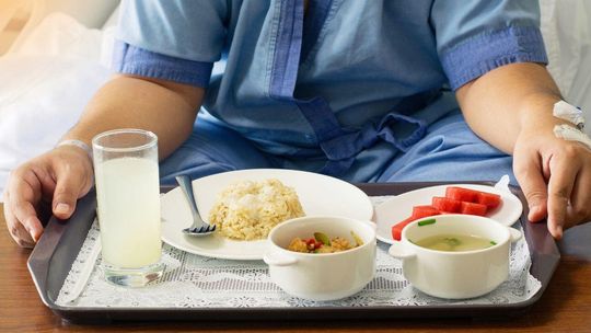 Szpitalne posiłki czekają duże zmiany. Jak będzie wyglądać szpitalna dieta?