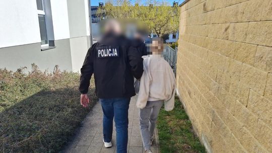 Szukali je za oszustwa, przed policją schowała się w szafie
