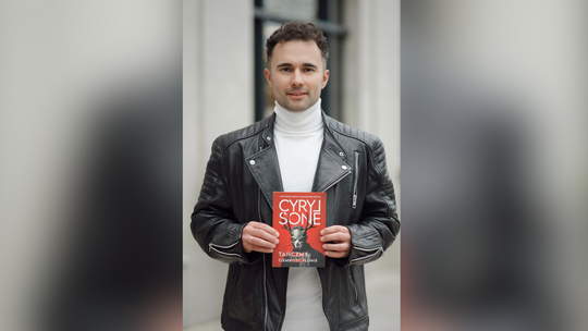 Cyryl Sone - "Tańczmy, ciemność płonie"