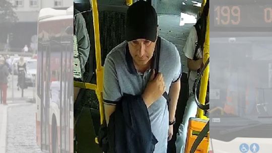 wizerunek mężczyzny podejrzewanego o kradzież portfela w autobusie w Gdańsku