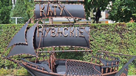 To hit Kątów Rybackich! Ławeczka-żaglowiec w nowym miejscu