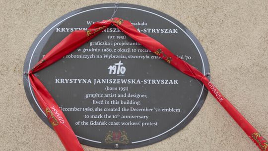 To tutaj powstał słynny znak „Grudzień ’70”. Na gdańskiej Morenie odsłonięto pamiątkową tablicę odsłonięcie tablicy Krystyny Janiszewskiej-Stryszak, Gdańsk 2026