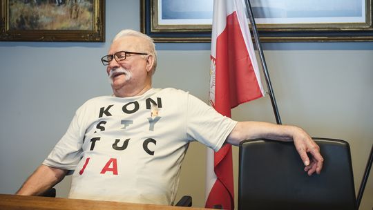 Tort urodzinowy krój mądrze. Życzenia dla Lecha Wałęsy