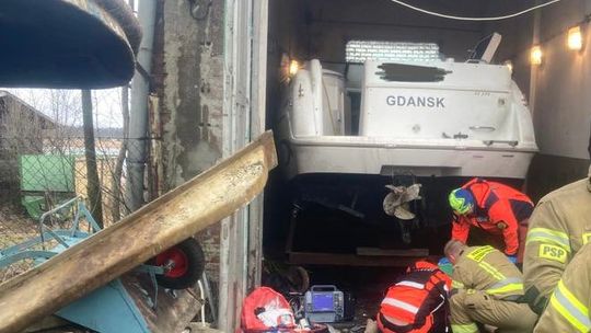 Mężczyzna zginął przygnieciony łodzią w Gdańsku
