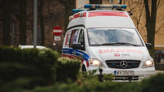 poparzona 3-letnia dziewczynka zmarła w szpitalu w Słupsku, karetka