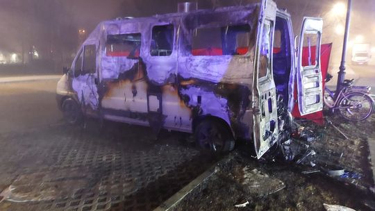 Tragiczny finał pożaru kampera w centrum Ustki. Nie żyje jedna osoba