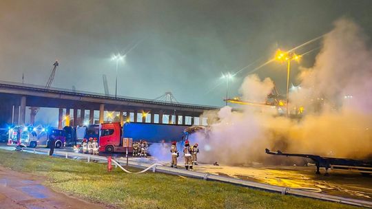 pożar cieżarówki w terminalu kontenerowym w Gdyni