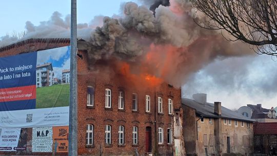 Tragiczny pożar pustostanu w Pucku. Zarzuty dla sprawcy podpalenia