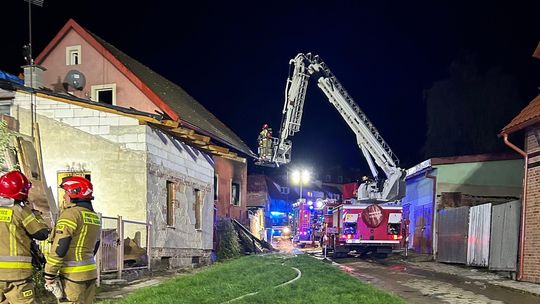 Tragiczny pożar w Gniewie. Wstępnie wykluczono podpalenie, trwa śledztwo