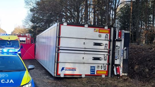 Tragiczny wypadek w powiecie starogardzkim. Nie żyje kierowca ciężarówki