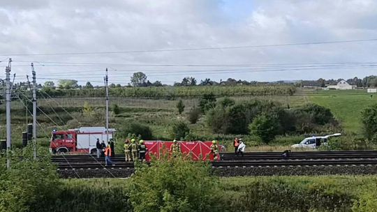 Tragiczny wypadek w Pszczółkach. Dziewczynka śmiertelnie potrącona przez pociąg